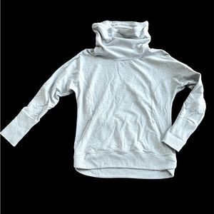 Lululemon | Cowl Neck Heather Gray Sweatshirt | w 2 zipper pockets sz 8 🔥 😎